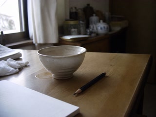 茶碗の横の削った鉛筆(用事の合間)
