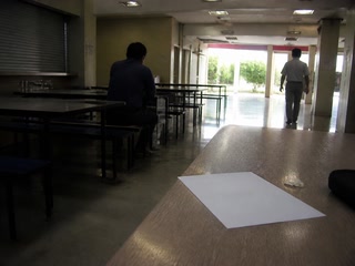 伏せた白い紙(休憩の途中)
