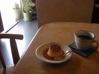 小さなプリンと珈琲(休憩の途中)