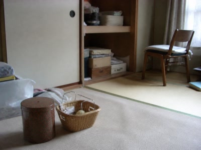 茶筒と小さな買い物籠（手を少し休めた時）