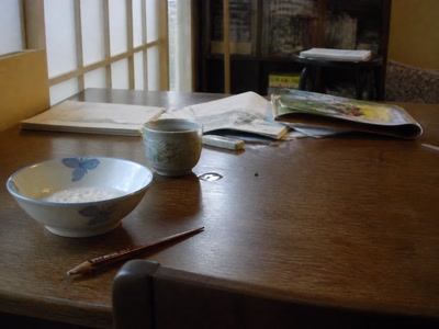 茶碗の横の削った鉛筆（手帳を閉じる前）