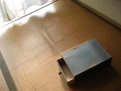 輪ゴムを外した古い箱（手を少し休めた時）