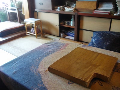 角の欠けた将棋盤（家で手を休めた時）
