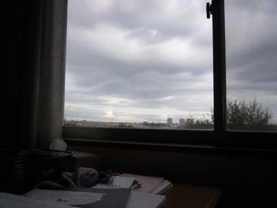 雲の多い空(外の様子が気になった時)