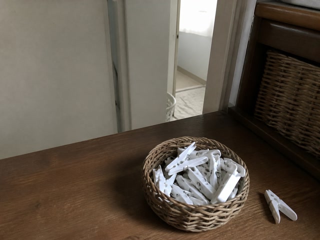 洗濯ばさみを入れた籠（棚を見直したついで）